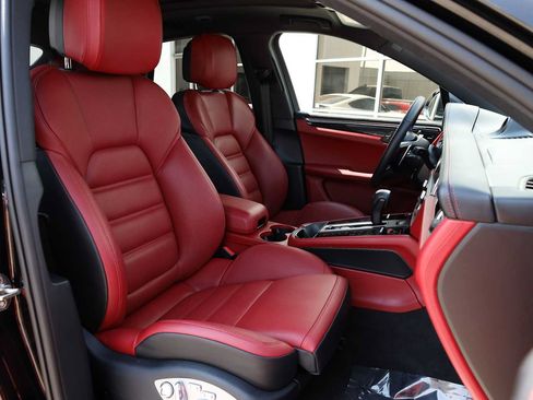 Used 2025 Porsche Macan S AWD/4WD image 33