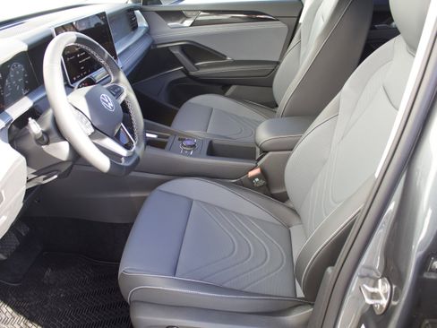 New 2026 Volkswagen Tiguan SE AWD/4WD image 11