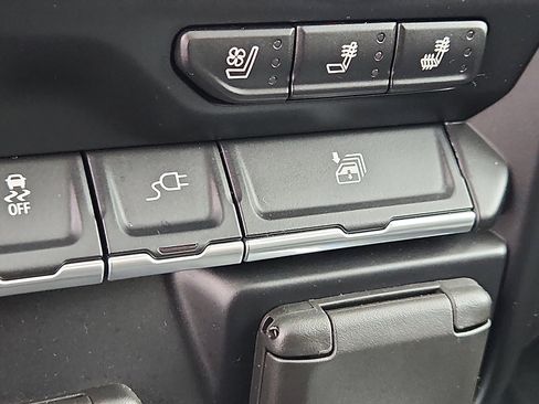 Used 2019 Chevrolet Silverado 1500 High Country w/ High Country Premium Package image 27