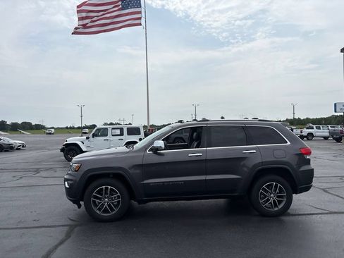 Used 2017 Jeep Grand Cherokee Limited w/ Luxury Group II AWD/4WD image 2