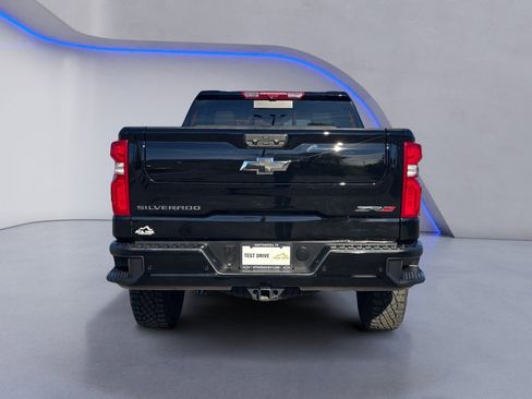 Used 2025 Chevrolet Silverado 1500 ZR2 w/ Technology Package image 9