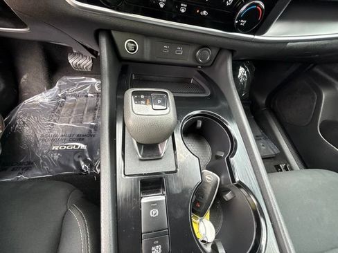 Used 2023 Nissan Rogue S AWD/4WD image 12