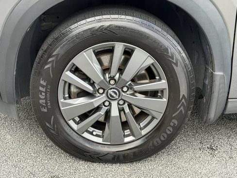 Used 2022 Nissan Pathfinder SV AWD/4WD image 9
