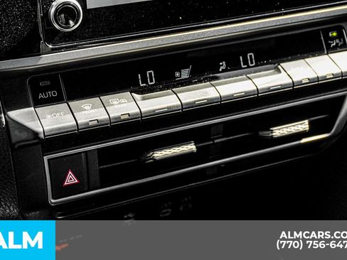 Used 2025 Toyota Camry SE image 42