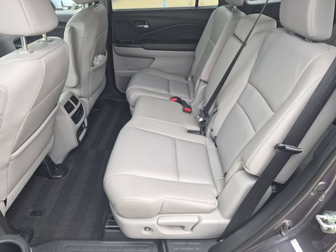 Used 2016 Honda Pilot Touring image 25
