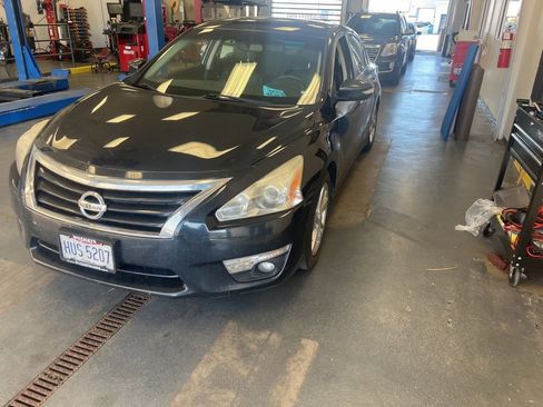 Used 2015 Nissan Altima 2.5 SL w/ Technology Package FWD image 3