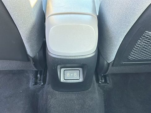 Used 2025 Hyundai Elantra Limited FWD image 32