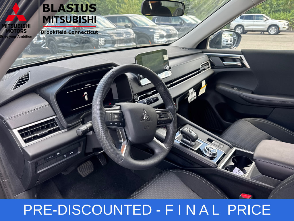 Used 2025 Mitsubishi Outlander ES AWD/4WD image 14