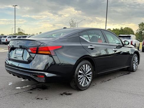 Used 2025 Nissan Altima 2.5 SV FWD image 5