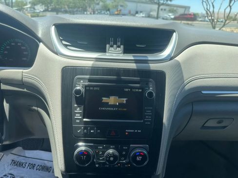 Used 2017 Chevrolet Traverse LT FWD image 9