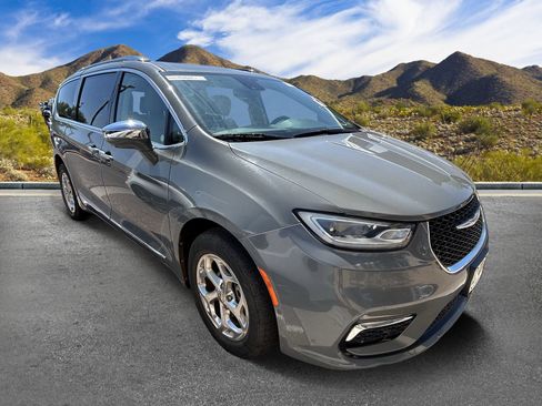 Used 2021 Chrysler Pacifica Limited w/ Premium & Safety Sphere Group AWD/4WD image 3