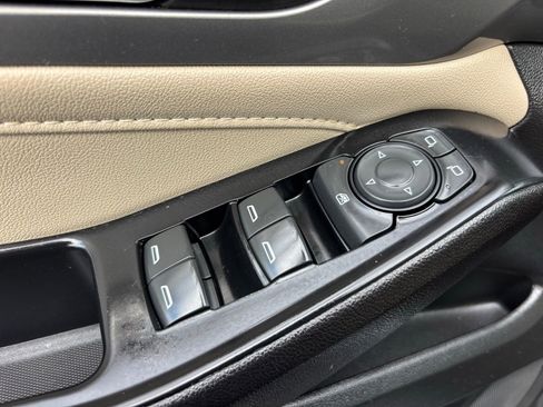 Used 2023 Chevrolet Traverse LS FWD image 18