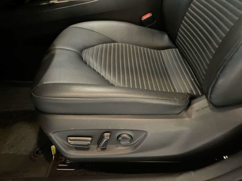 Used 2022 Toyota Camry SE image 12