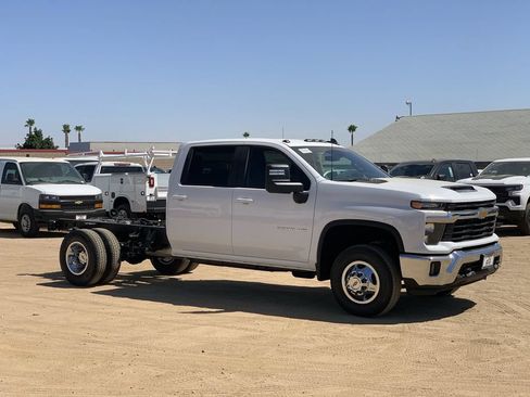 New 2026 Chevrolet Silverado 3500 LT w/ Convenience Package AWD/4WD image 3