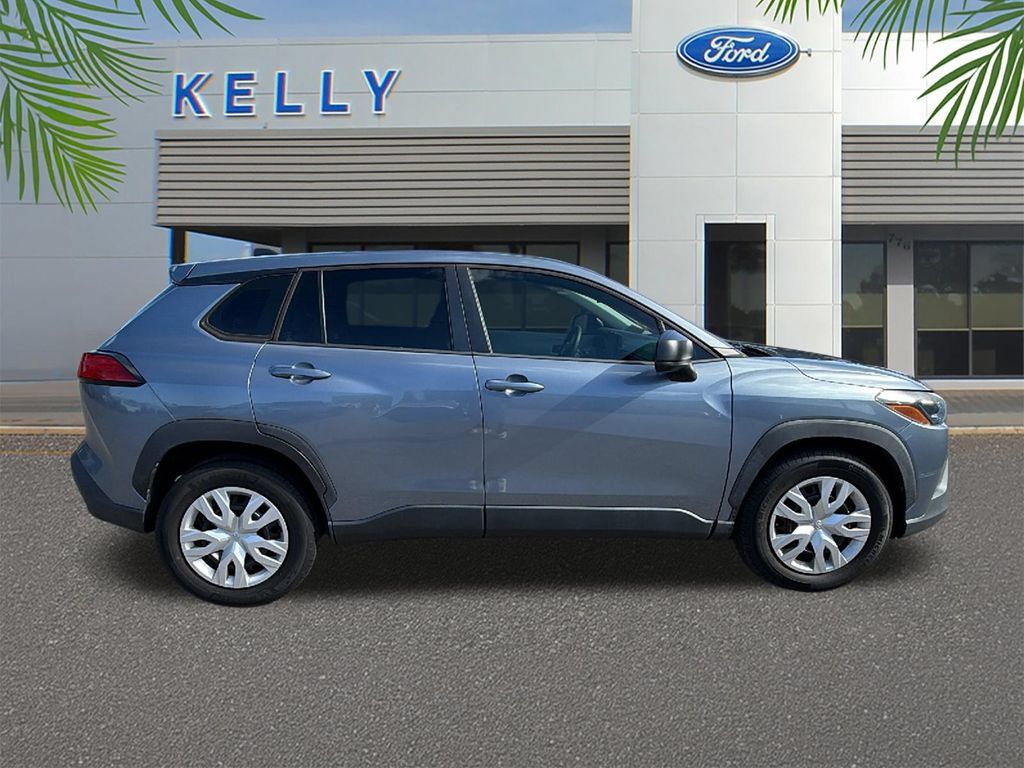 Used 2022 Toyota Corolla Cross L FWD image 6