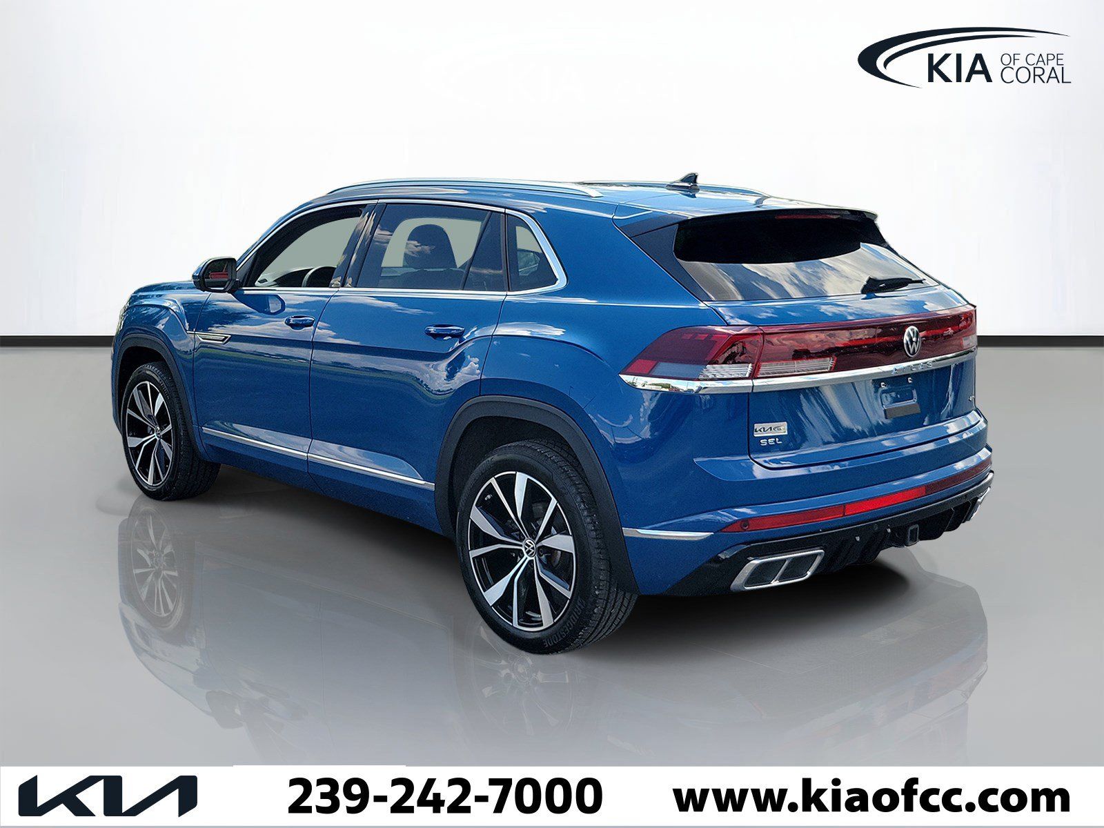 Used 2025 Volkswagen Atlas Cross Sport SEL Premium R-Line AWD/4WD image 4