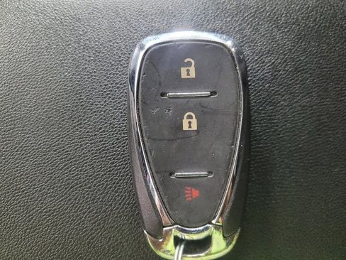 Used 2021 Chevrolet Equinox LT w/ LPO, Cargo Package AWD/4WD image 32