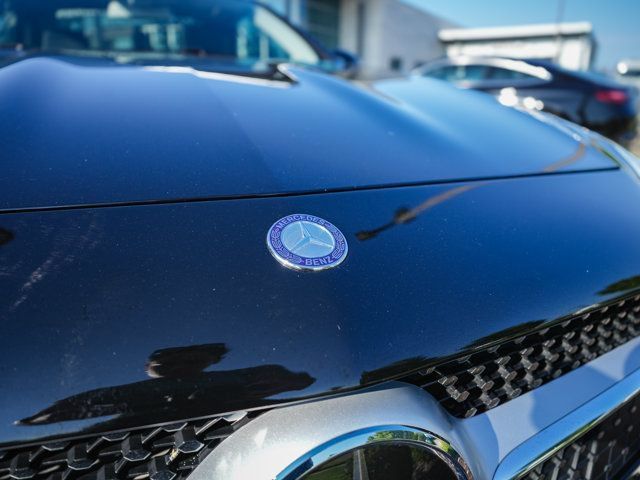 Used 2017 Mercedes-Benz SL 550 image 4