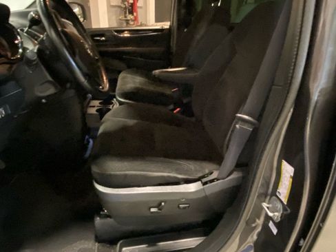 Used 2018 Dodge Grand Caravan SE image 14