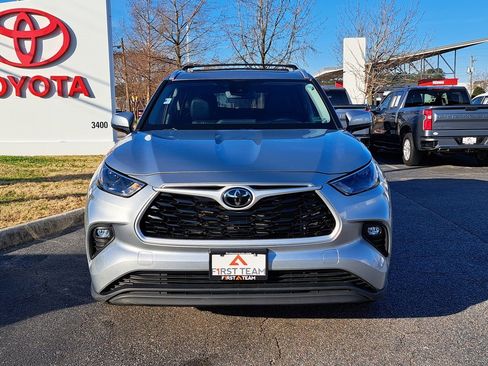 Used 2022 Toyota Highlander XLE image 3