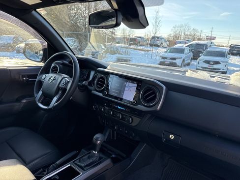 Used 2023 Toyota Tacoma TRD Off-Road image 15