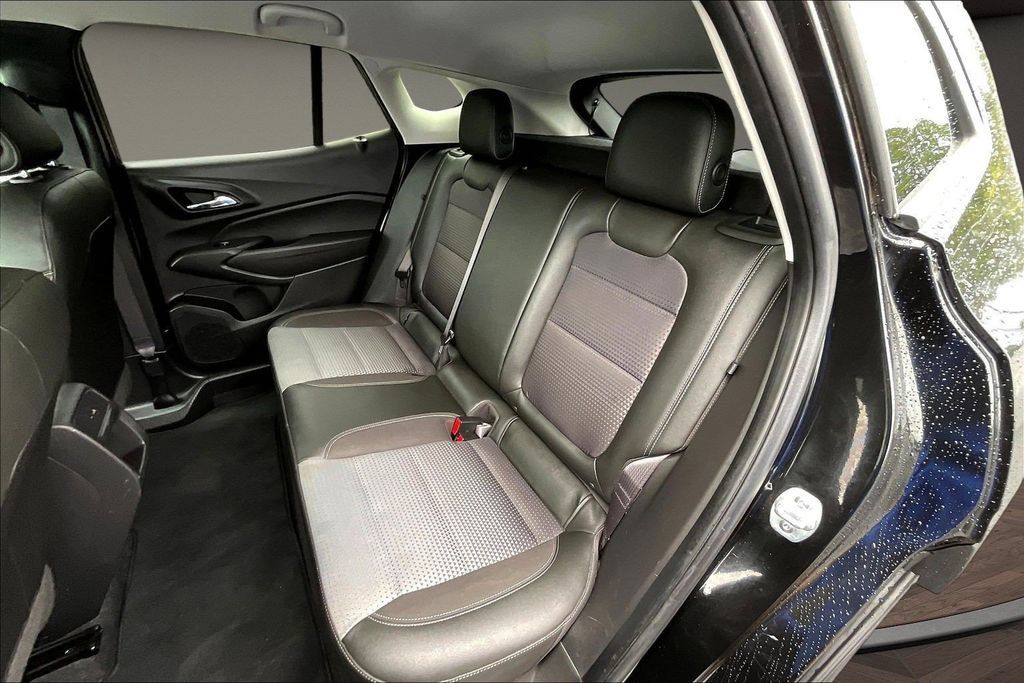 Used 2025 Chevrolet Trax LT FWD image 25