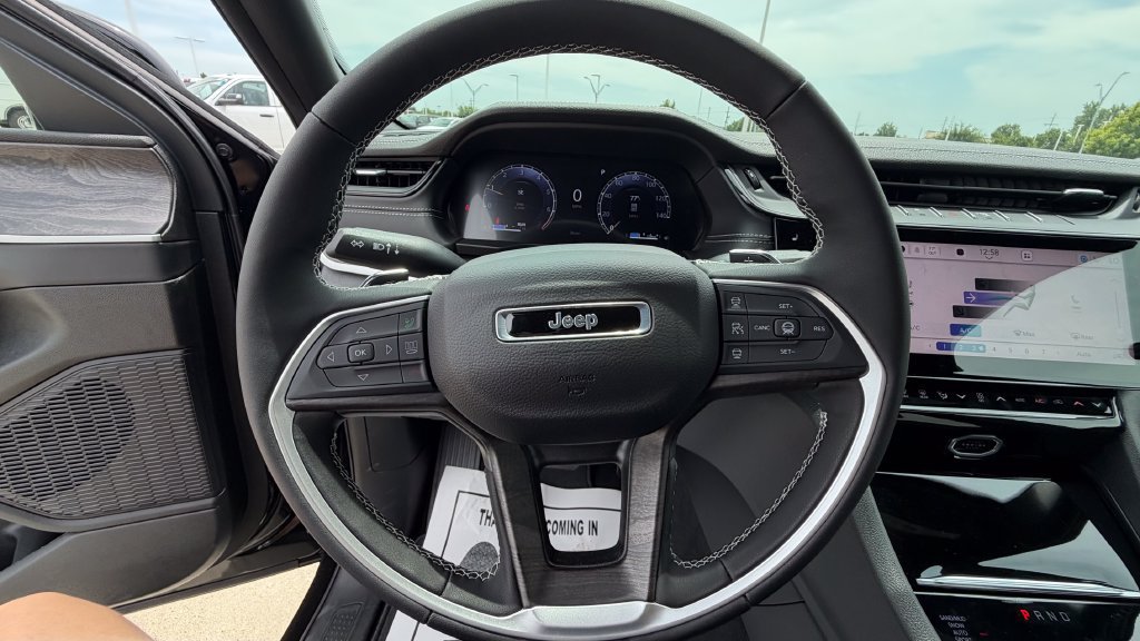 New 2026 Jeep Grand Cherokee Limited w/ Limited Altitude Package AWD/4WD image 26