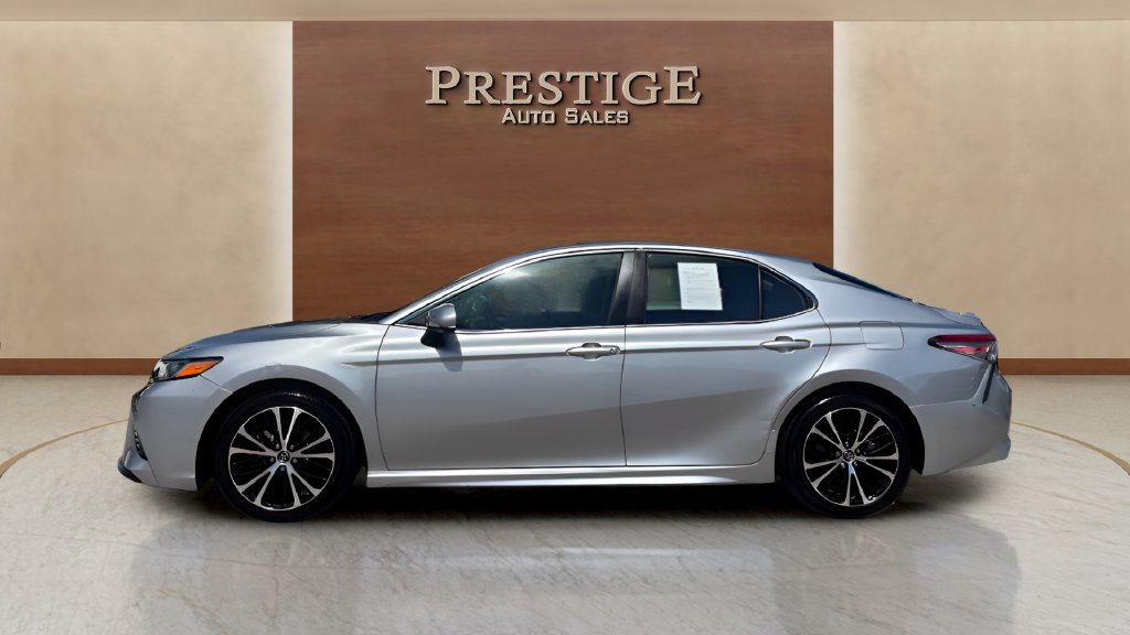 Used 2019 Toyota Camry SE FWD image 2