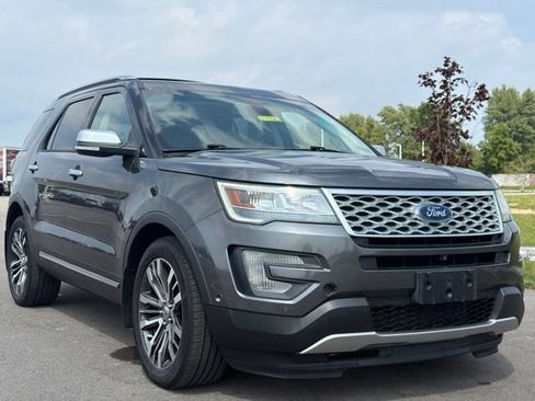 Used 2017 Ford Explorer Platinum AWD/4WD image 1