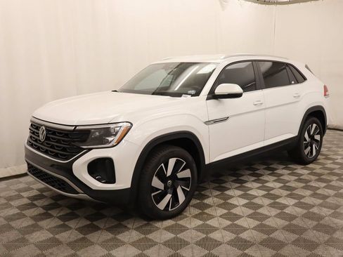 Certified 2026 Volkswagen Atlas Cross Sport SE FWD image 1