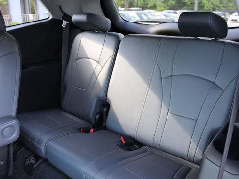 Used 2019 Buick Enclave Essence FWD image 25