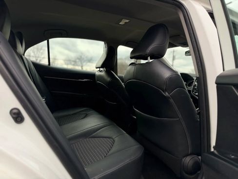 Used 2019 Toyota Camry SE FWD image 13