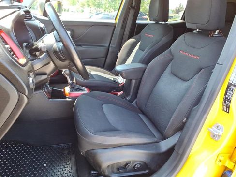 Used 2018 Jeep Renegade Trailhawk w/ Cold Weather Group II AWD/4WD image 3