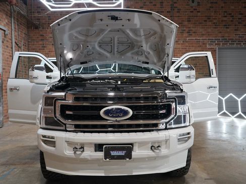 Used 2020 Ford F350 Platinum w/ FX4 Off-Road Package AWD/4WD image 22