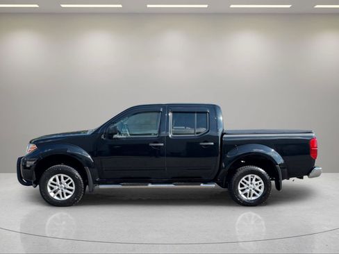 Used 2018 Nissan Frontier SV AWD/4WD image 2