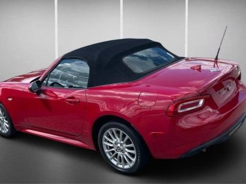 Used 2018 FIAT 124 Spider Classica w/ Technology & Siriusxm Group RWD image 12