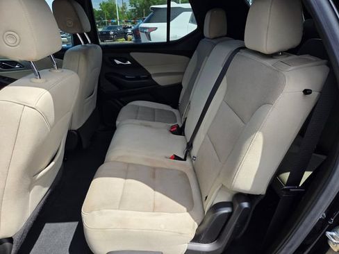 Used 2022 Chevrolet Traverse LS FWD image 11