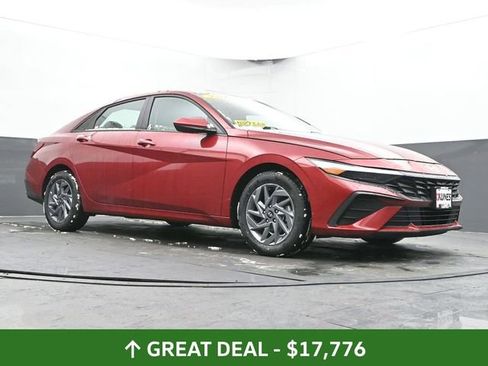Used 2024 Hyundai Elantra SEL image 44