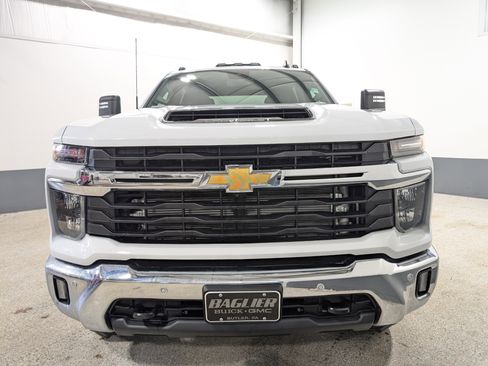 Used 2025 Chevrolet Silverado 2500 LT image 8