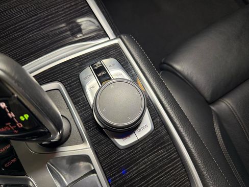 Used 2019 BMW 740i w/ M Sport Package image 25