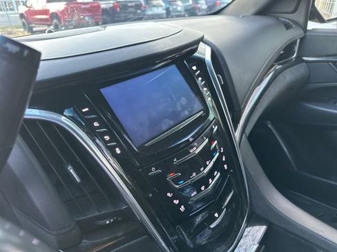 Used 2019 Cadillac Escalade Platinum image 11