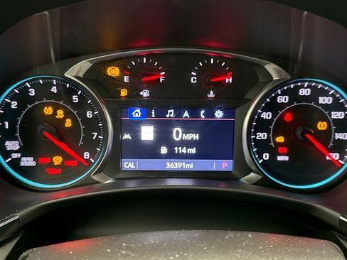 Used 2022 Chevrolet Equinox RS w/ Infotainment Package image 9