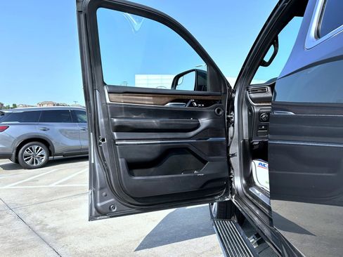 Used 2022 Jeep Grand Wagoneer Series II w/ Convenience Group III AWD/4WD image 9