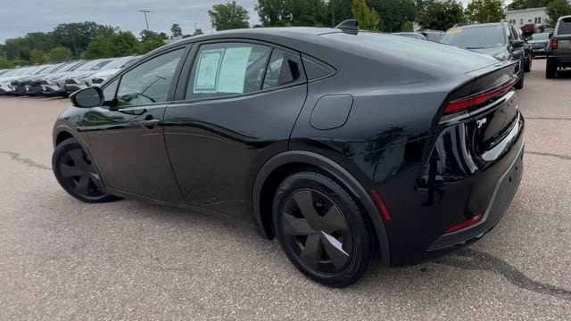 Used 2024 Toyota Prius LE FWD image 4