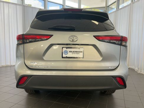 Used 2020 Toyota Highlander XLE image 10