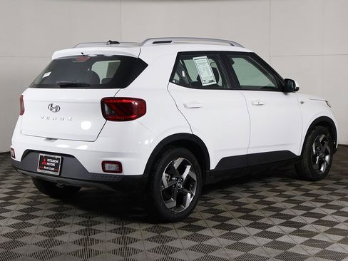 Used 2024 Hyundai Venue SEL image 8