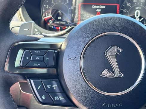 Used 2021 Ford Mustang Shelby GT500 w/ Technology Package RWD image 19