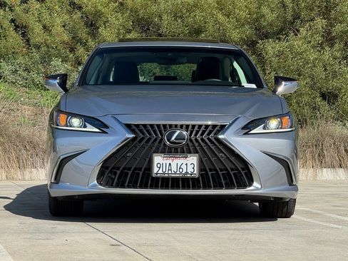 Certified 2025 Lexus ES 300h w/ Premium Package image 5