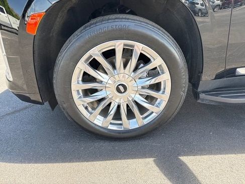 Used 2023 Cadillac Escalade ESV Premium Luxury AWD/4WD image 9