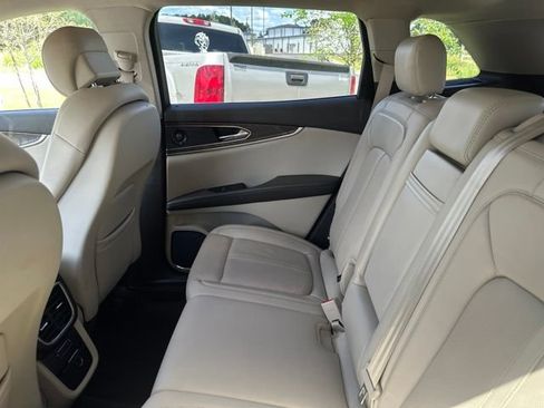 Used 2019 Lincoln Nautilus Reserve FWD image 15